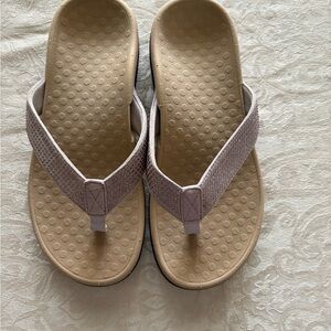 Vionic Women's rhinestone lavender Sandals